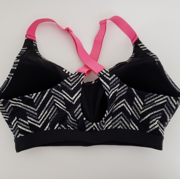 Victoria's Secret Sport - Picture 2 of 4